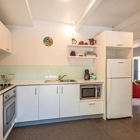 Retro Living - Lush Garden Apartment ไครสต์เชิร์ช ภายนอก รูปภาพ