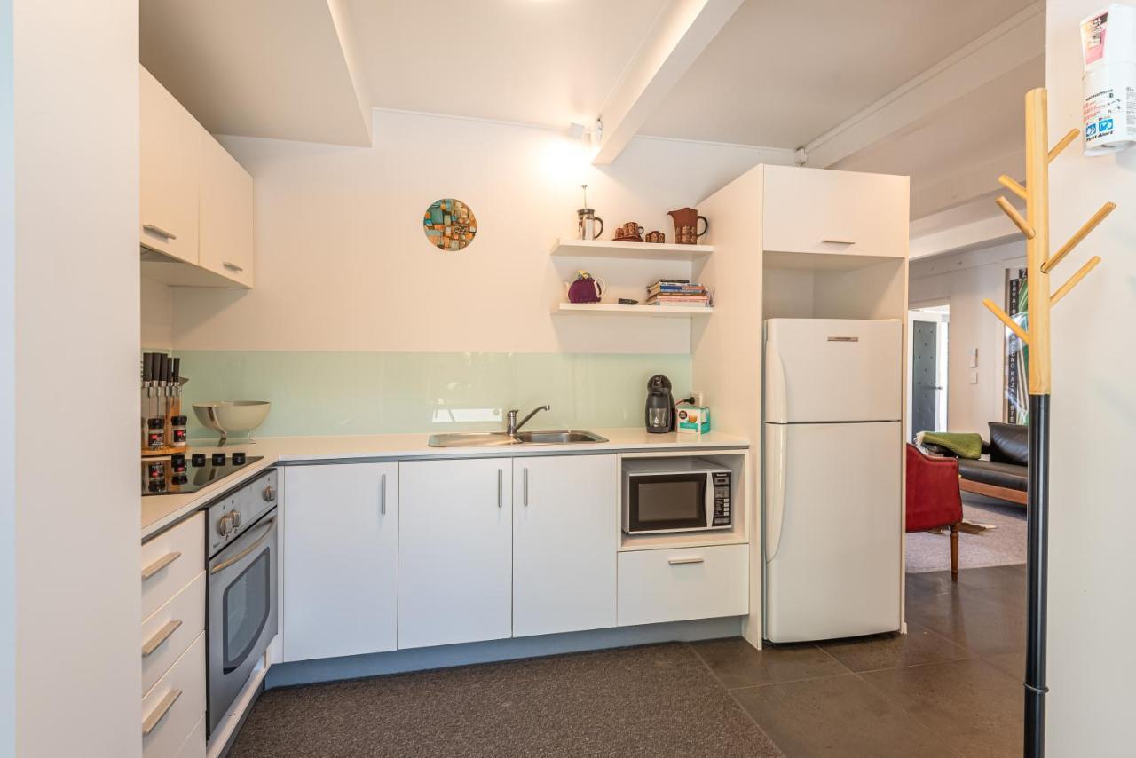 Retro Living - Lush Garden Apartment ไครสต์เชิร์ช ภายนอก รูปภาพ