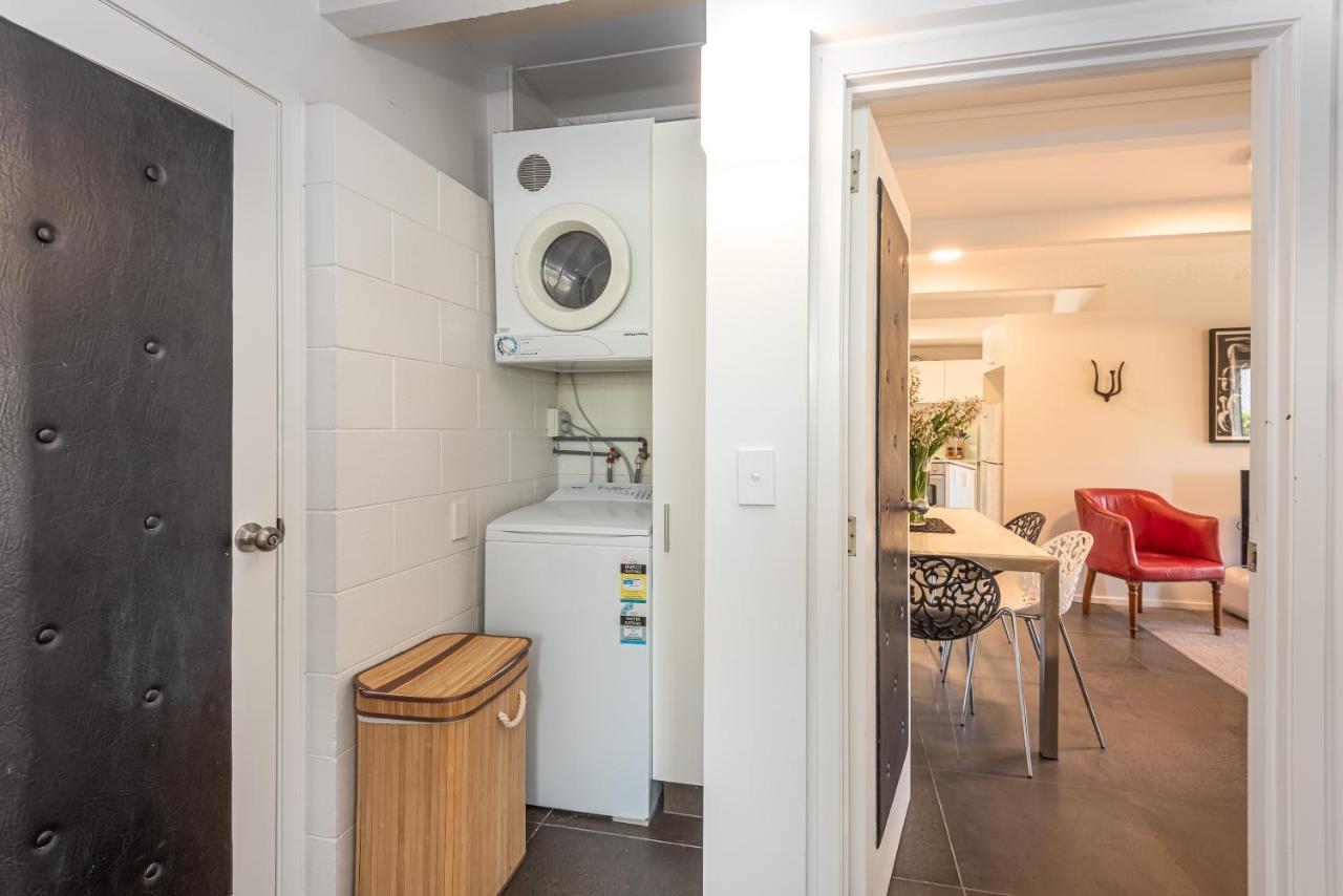Retro Living - Lush Garden Apartment ไครสต์เชิร์ช ภายนอก รูปภาพ